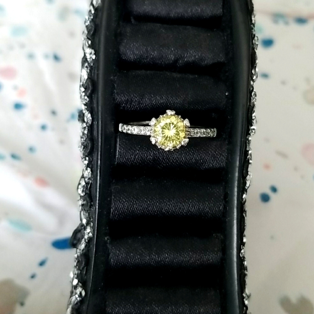 Size 7 yellow round stone costume jewelry